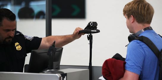 H Amazon απαγόρευσε το face recognition στην αμερικανική αστυνομία