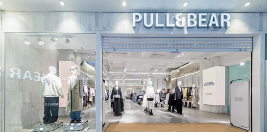 Η Pull&Bear επαναλειτουργεί το flagship κατάστημά της στην Αθήνα