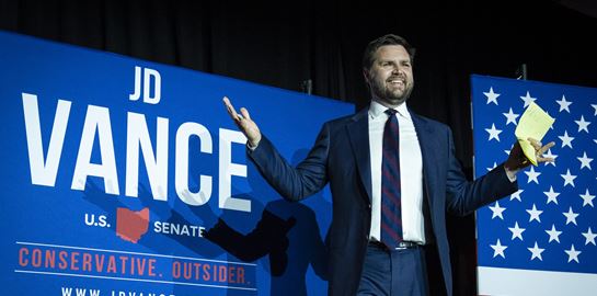 Όλοι διαβάζουν το Hillbilly Elegy, το βιβλίο του JD Vance