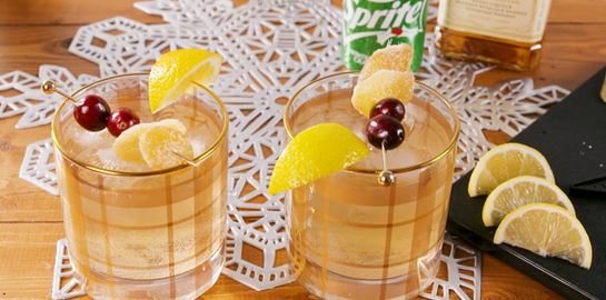 Πίνουμε το γιορτινό Honey & Spice cocktail