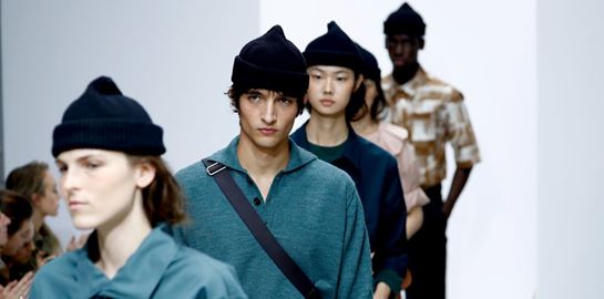 Ο σκούφος είναι (και) haute couture