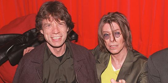 Mick Jagger και David Bowie, γυμνοί στο ίδιο κρεβάτι