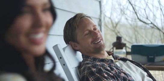 Ναι, αυτός είναι ο Alexander Skarsgård και οι 46 (!) λέξεις του στο Mr and Mrs Smith