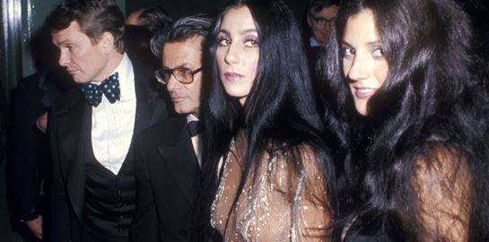 Η Cher, η Megan Fox και οι υπόλοιπες με τα 'γυμνά' φορέματα