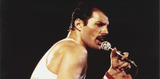 Όταν ο Freddie Mercury μεταμφίεσε σε άνδρα την πριγκίπισσα Diana για να μπουν σε gay club