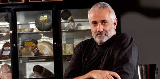 Ο Δημήτρης Λίτινας έχει μόνο νόστιμες ιστορίες να αφηγηθεί