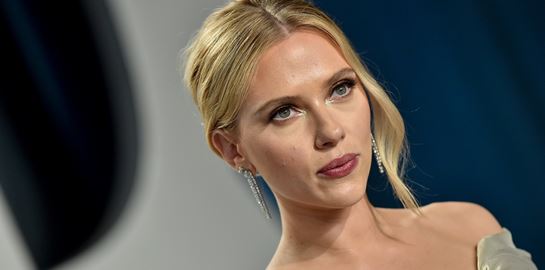 Φήμες λένε ότι θα δούμε τη Scarlett Johansson στο Jurassic World 4