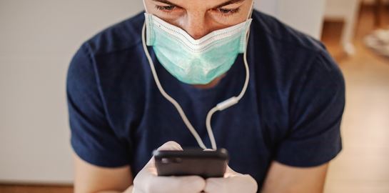 Πολύ σύντομα smartphones θα εντοπίζουν κρουσμάτα κορονοϊού στην Βρετανία