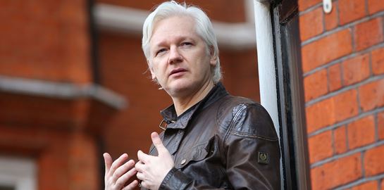 Σε άλλα νέα, ο Roger Waters θέλει να χρηματοδοτήσει το WikiLeaks