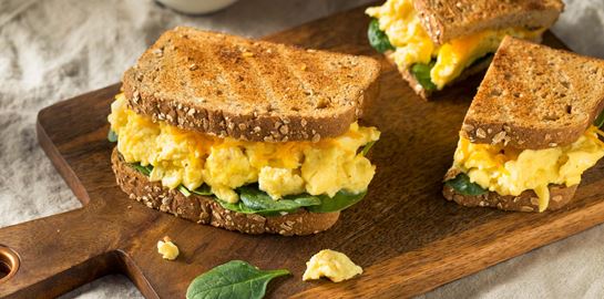 Σάντουιτς με scrambled eggs, η συνταγή