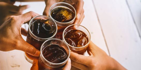 Μπύρα και αναψυκτικό: Ποιο είναι καλύτερο για την υγεία σου