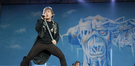 Bruce Dickinson εναντίον κορονοϊού