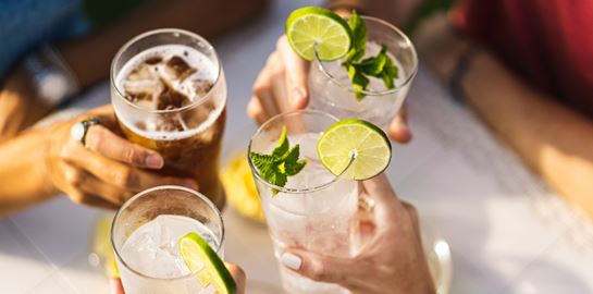 Τα δύο αλκοολούχα ποτά που δεν είναι τόσο καλά για την υγεία σου, σύμφωνα με το Harvard