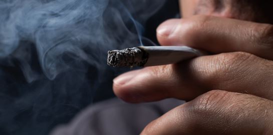 Διαπρέπουμε στο κάπνισμα: Η Ελλάδα στην 6η θέση των χωρών με τους περισσότερους καπνιστές