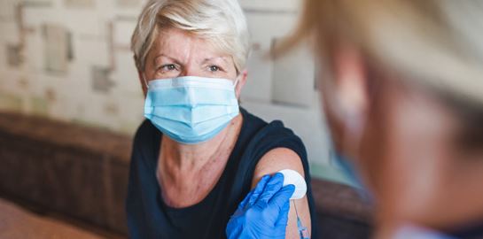 Ο λόγος που 'πάγωσαν' οι εμβολιασμοί με J&J ή Astrazeneca