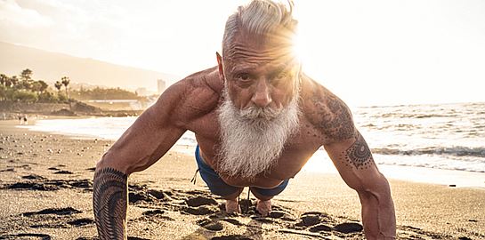 Οι καλύτερες ασκήσεις για να είσαι fit μεγαλώνοντας, σύμφωνα με το Harvard