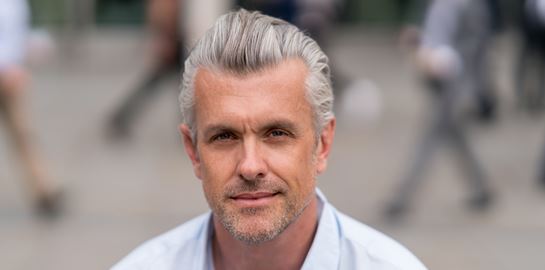 Υπάρχει τρόπος να επαναφέρεις το φυσικό χρώμα σε λευκά μαλλιά;