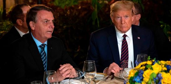 Ο Jair Bolsonaro αποκάλεσε "λαπάδες" τους δημοσιογράφους