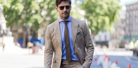 Η εκδίκηση του μπεζ κοστουμιού