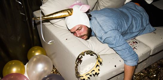 Τελικά, γινόμαστε πιο ειλικρινείς όταν πίνουμε;