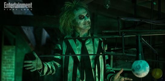 Winona Ryder και Jenna Ortega φέρνουν τα πάνω κάτω στο sequel του 'Σκαθαροζούμη'