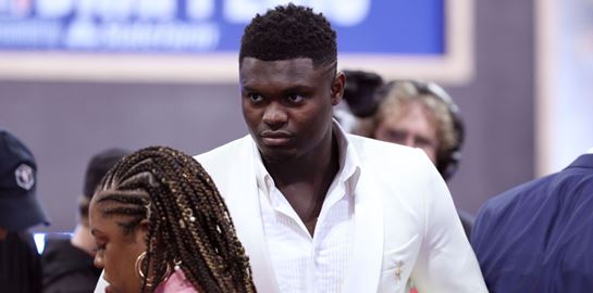 Το off white σμόκιν του Zion Williamson