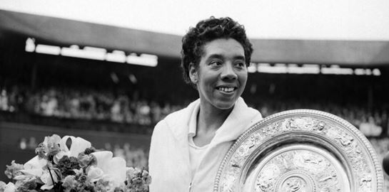 Althea Gibson, η πρώτη Αφροαμερικανίδα που κέρδισε το Wimbledon