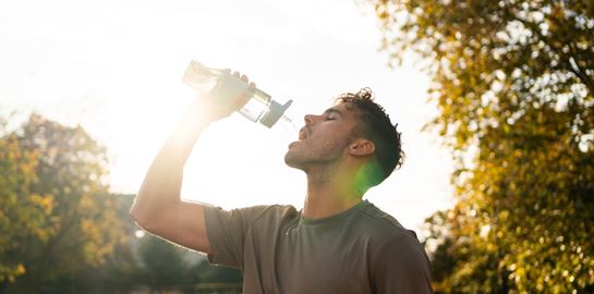 Το ρόφημα που σε ενυδατώνει καλύτερα από το νερό