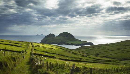 Πώς θα τα παρατήσεις όλα και θα πας να ζήσεις σε ένα τρελό ιρλανδικό νησί