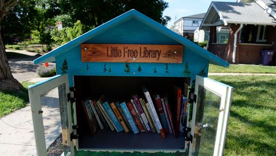 Little Free Library: Η εθελοντική δράση στο Leeds που υπενθυμίζει πόσο σημαντικά είναι τα βιβλία
