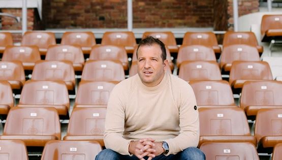 Η παράξενη πληροφορία της ημέρας: Ο Van der Vaart δεν έχει δει το πέος του Ronaldo