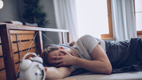 Πώς συνδέονται κακός ύπνος και κορονοϊός