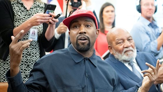 Ο Kanye West ψήφισε (εννοείται) τον εαυτό του