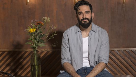 Ο Διονύσης Ατζαράκης δε γελάει εύκολα