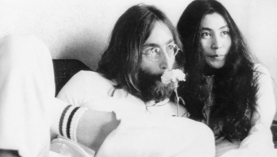 Όταν ο John Lennon γνώρισε τη Yoko Ono