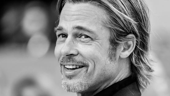 Πώς γίνεται ο Brad Pitt να δείχνει ωραιότερος από ποτέ στα 60 του;
