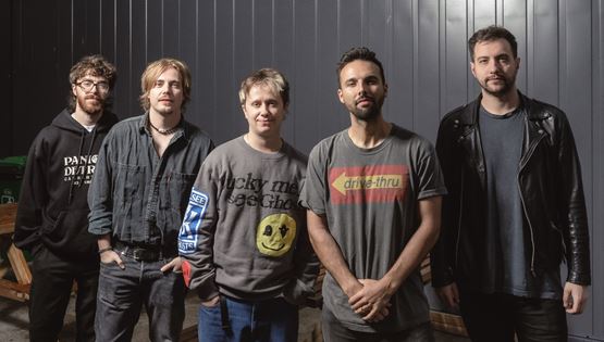 Όλα ή Nothing But Thieves