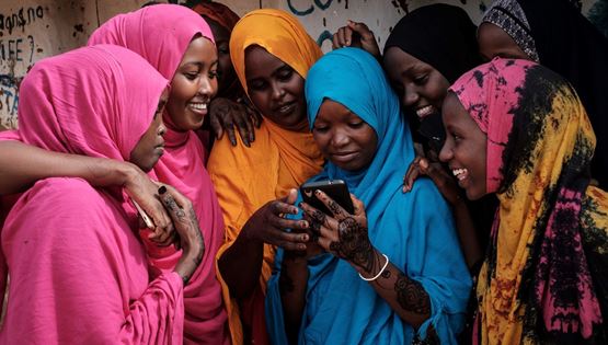 To smartphone των 18 ευρώ που θα συνδέσει online 1 δισ. ανθρώπους