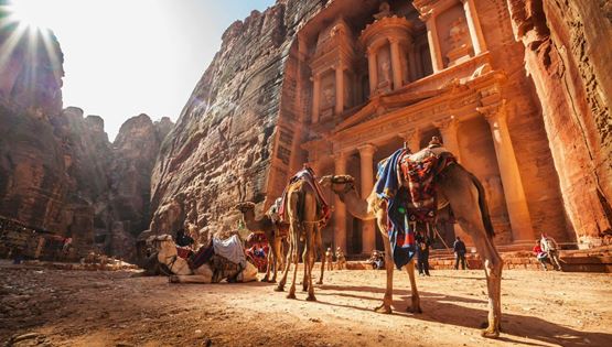 12 γεμάτοι ήλιο προορισμοί για κάθε μήνα του έτους