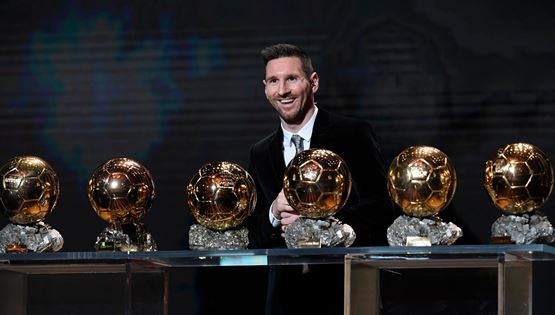 Ο Leo Messi κερδίζει Χρυσή Μπάλα και στο στυλ