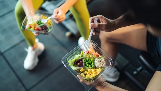 Επικίνδυνα διατροφικά κόλπα του Instagram και του TikTok που δεν πρέπει να 'χάψεις'