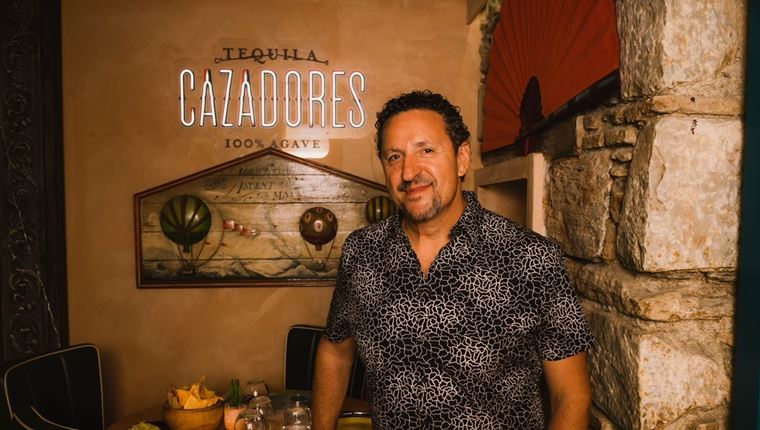 Ο Manny Hinojosa σύστησε την tequila Cazadores στην Ελλάδα