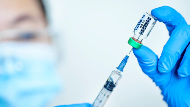 Θετική στις συζητήσεις για άρση πατέντας των εμβολίων η ΕΕ
