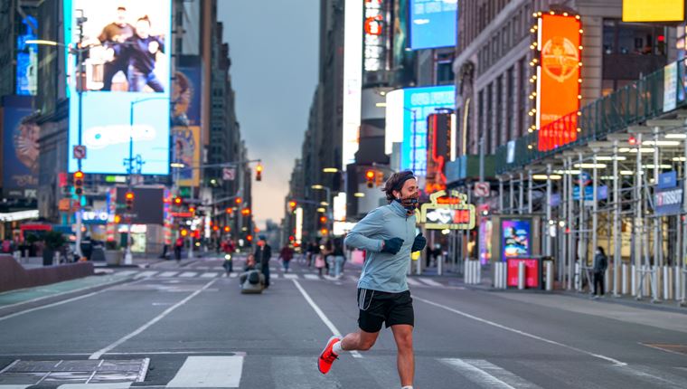 Γιατί η πανδημία δεν παρουσιάζει ύφεση στις ΗΠΑ όπως στην Ευρώπη