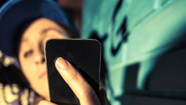 Πατέρας δημιουργεί app που υποχρεώνει τα παιδιά να απαντούν στα μηνύματα