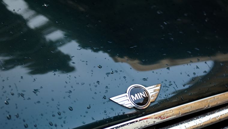 Ένα ελληνικό, κλασικό Mini Cooper σε πολύ καλή κατάσταση και συμφέρουσα τιμή