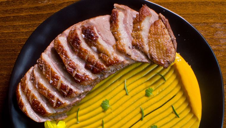 Κρέας υψηλής ποιότητας στην καταπράσινη αυλή του Steak Alive