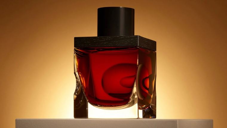 Ο David Adjaye και η φιάλη του παλαιότερου single malt