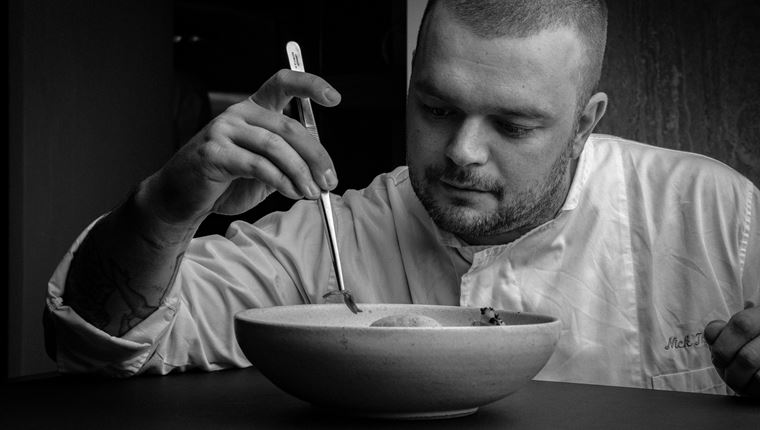 Το γαστρονομικό ροκ του Νίκου Θωμά